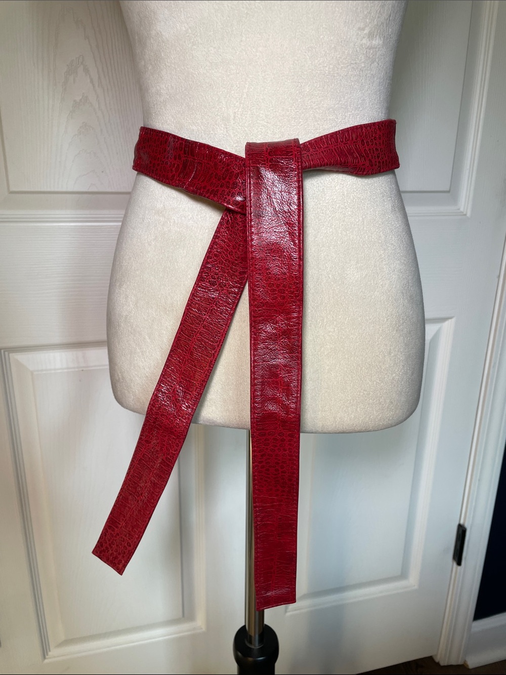 Vintage Red Faux Croc Tie Belt Sleek Waist Accent One Size 61”